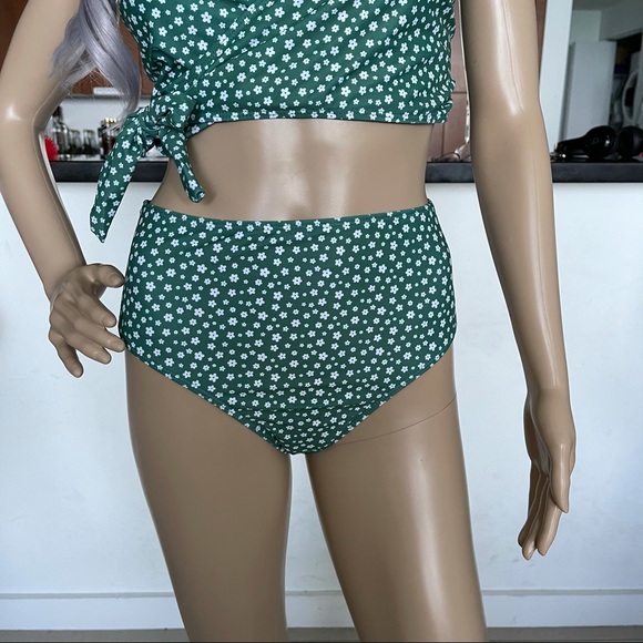 💚Green Floral Wrap High Waist Bikini Set 💚 - Picture 4 of 16